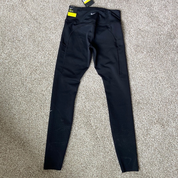 THE NIKE EPIC LUX TIGHT FIT Running Leggings - Picture 2 of 5